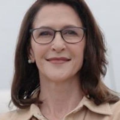 Profile picture of Shelly Dezevallos