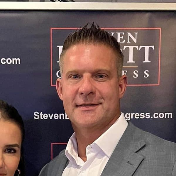 Profile picture of Steven Elliott