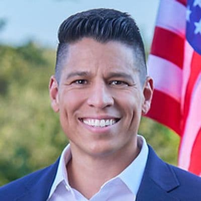 Profile picture of Carlos De La Cruz Jr.